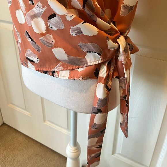 🎄Lush Abstract Wrap Style Tie Waist Sleeveless Top - Picture 3 of 11